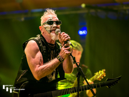 Zal Cleminson on vocals & guitar