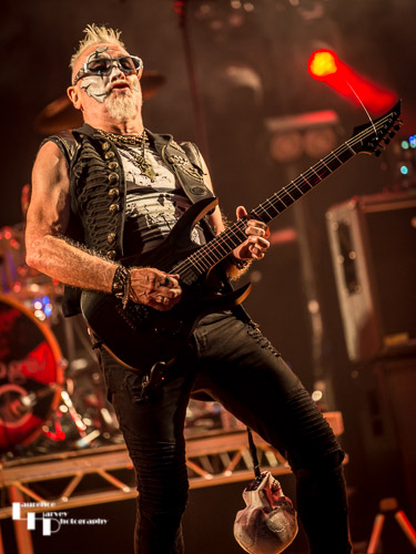 Zal Cleminson on vocals & guitar