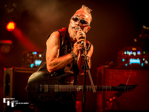 Zal Cleminson on vocals & guitar