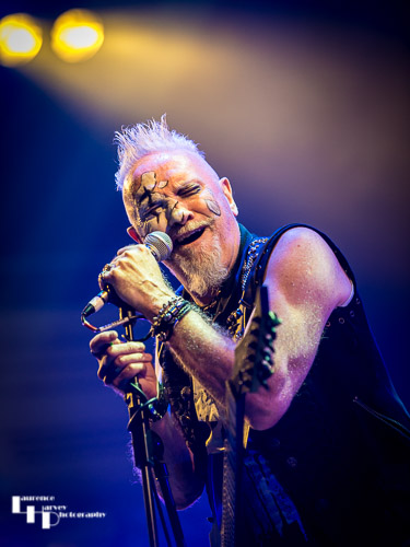 Zal Cleminson on vocals & guitar