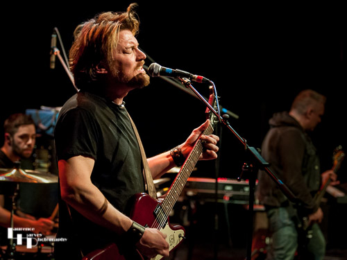 David James Smith on vocals & guitar