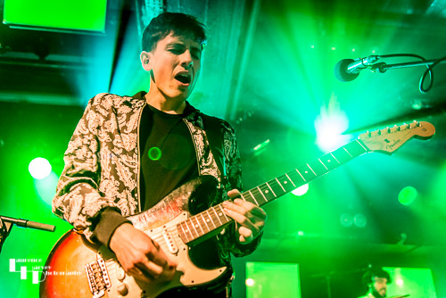 Félix Rabin on vocals & guitar