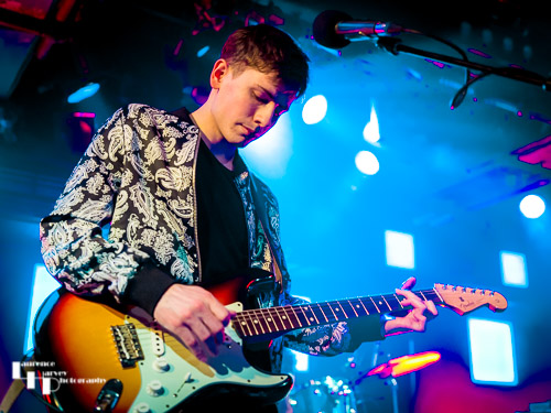 Félix Rabin on vocals & guitar