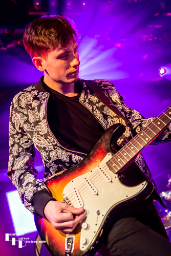 Félix Rabin on vocals & guitar