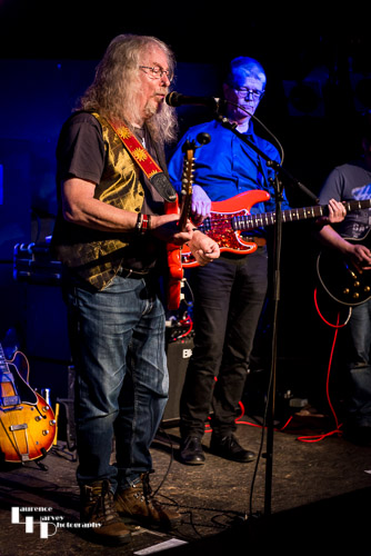 Dave Thomas on guitar & vocals, Malcolm Jackson on bass