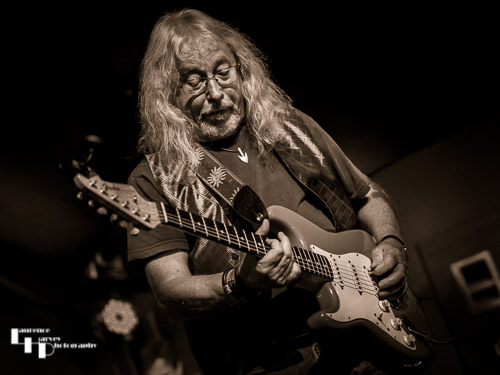 Dave Thomas on guitar & vocals