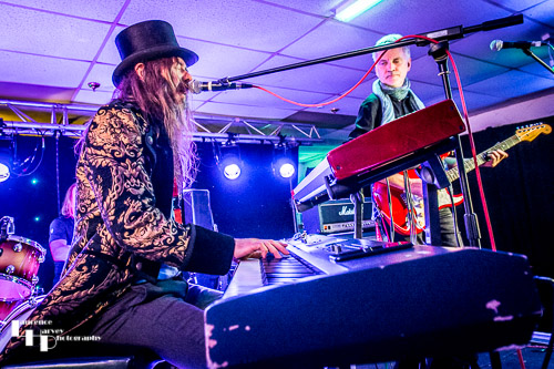Marcel Kunkel on vocals & keys