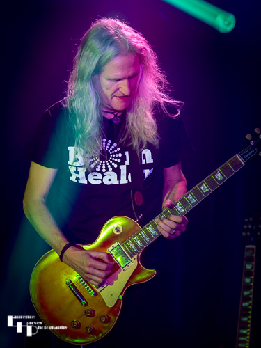 Born Healer: Iain Black on guitar