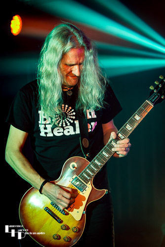 Born Healer: Iain Black on guitar