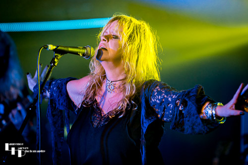 Born Healer: Helen Turner on vocals