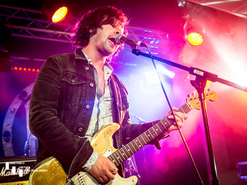 Jason Barwick on vocals & guitar