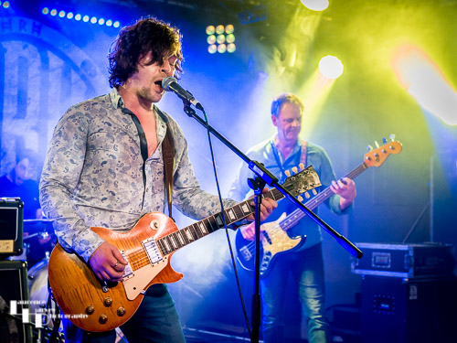 Jason Barwick on vocals & guitar