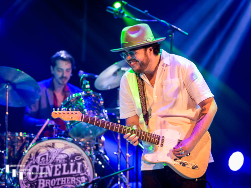 Tom Julian-Jones on guitar & vocals