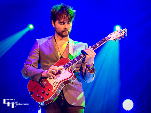 Marco Cinelli on guitar & vocals