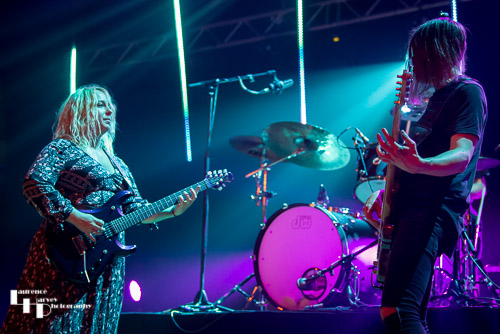 Chantel McGregor on vocals & guitar, Colin Sutton on bass