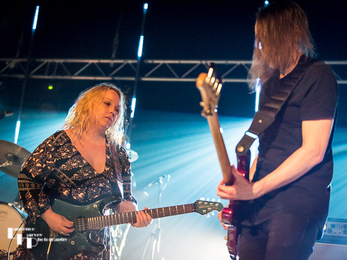 Chantel McGregor on vocals & guitar, Colin Sutton on bass