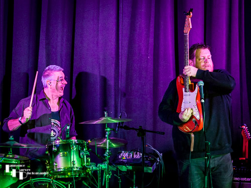 Danny Bryant on guitar & vocals, Dave Raeburn on drums