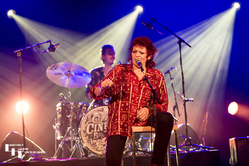 Dana Gillespie on vocals