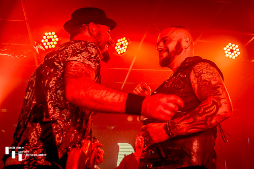 David Foster on vocals & Byron 'Beej' Garbett on guitar