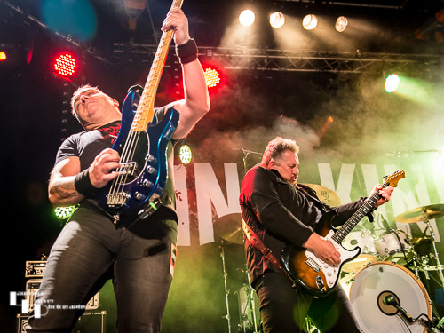 Stevie Nimmo on guitar & Zander Greenshields on bass