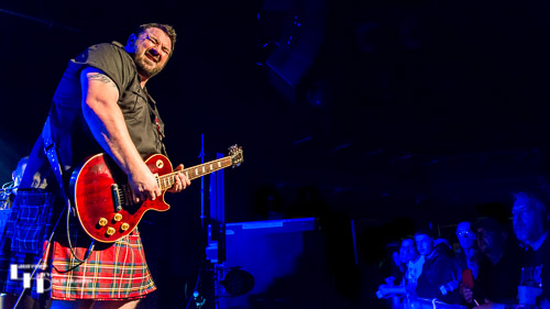 Alan Nimmo on guitar & vocals