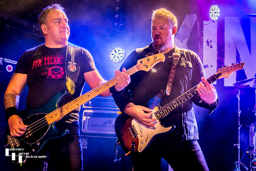 Stevie Nimmo on guitar & Zander Greenshields on bass