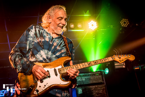 Chris D'Avoine on vocals & guitar