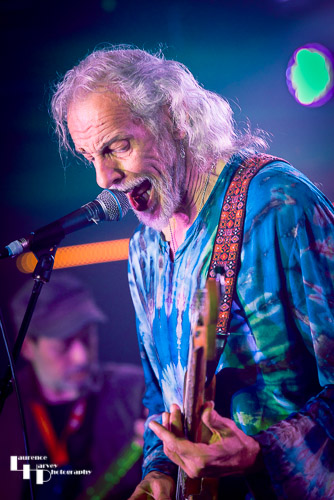 Chris D'Avoine on vocals & guitar