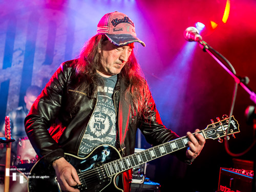 Nige Thompson on guitar