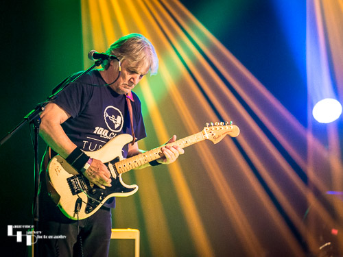 Ryk Mead on guitar & vocals