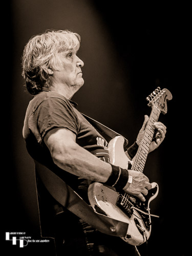 Ryk Mead on guitar & vocals