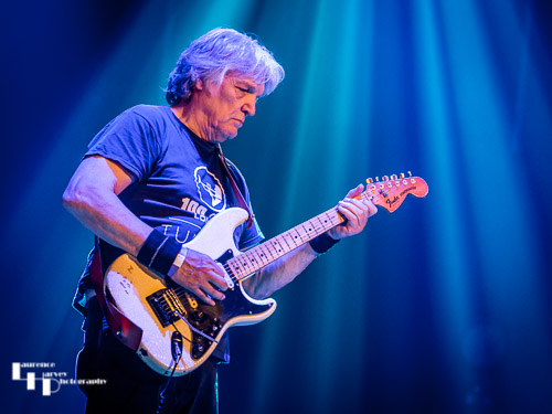 Ryk Mead on guitar & vocals