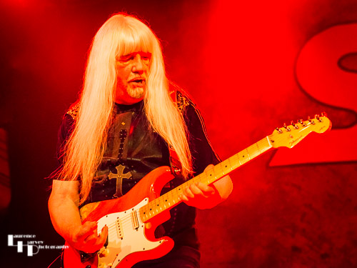Andy Scott on guitar