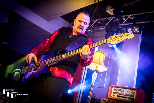 Mart Trail depping on bass