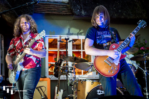 Chris Ready on vocals & guitar, James Ready on lead guitar