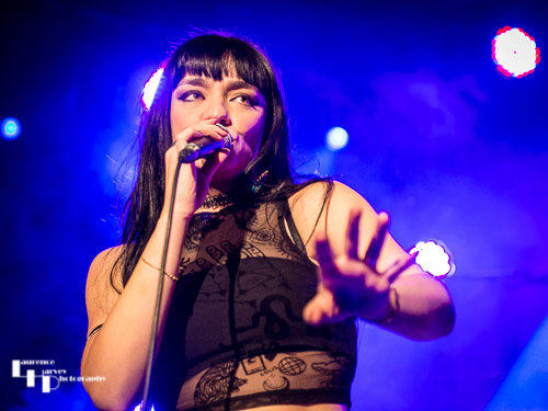 Grace Bond on vocals