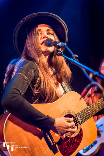 Arielle on vocals & guitar