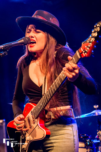 Arielle on vocals & guitar