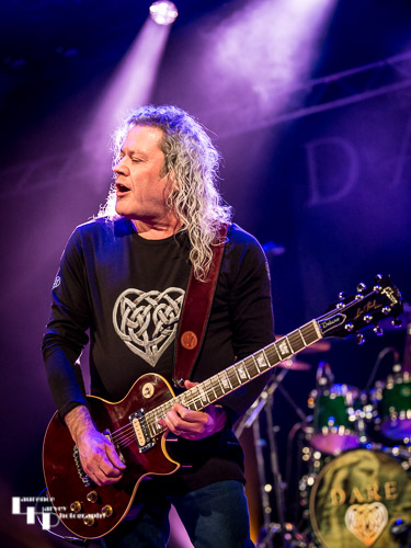 Vinny Burns on guitar