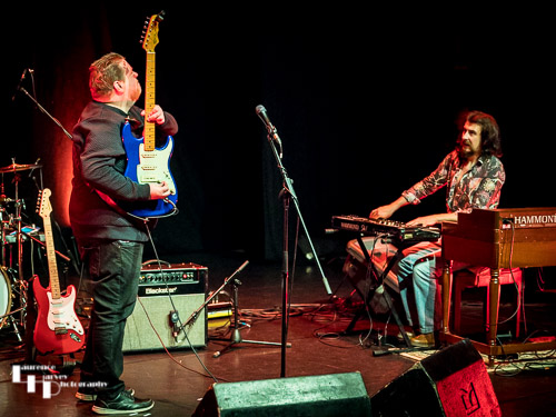 Danny Bryant on guitar & vocals, Jamie Pipe on keys