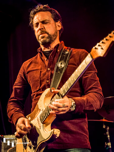 Dan Patlansky on vocals & guitar
