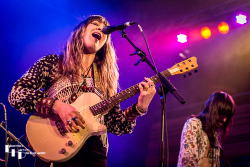 Lee-la Baum on vocals & guitar