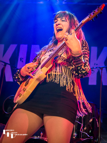 Lee-la Baum on vocals & guitar