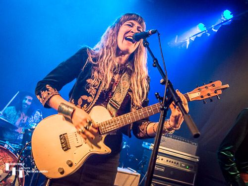Lee-la Baum on vocals & guitar