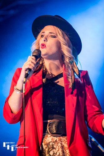 Elles Bailey on vocals