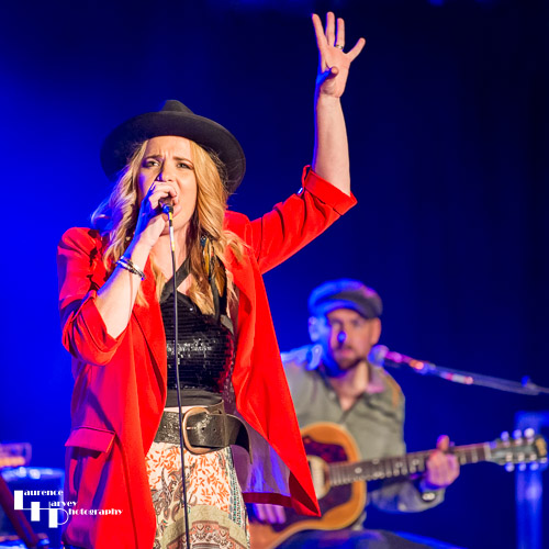 Elles Bailey on vocals