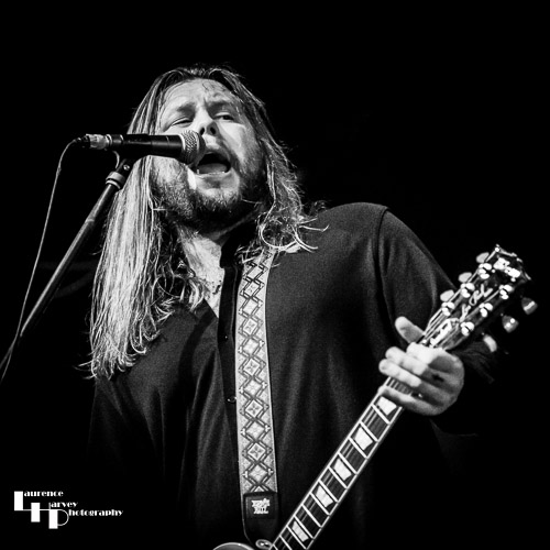 Tristan Thomas on vocals & guitar