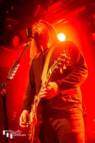 Tristan Thomas on vocals & guitar