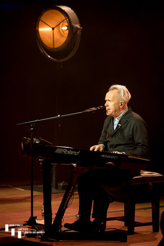 Howard Jones on vocals & keys