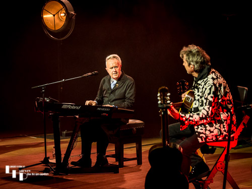 Howard Jones on vocals & keys, Robin Boult on acoustic guitar